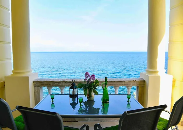 Apartment Carissima-Direct On Sea, Lovran-Opatija